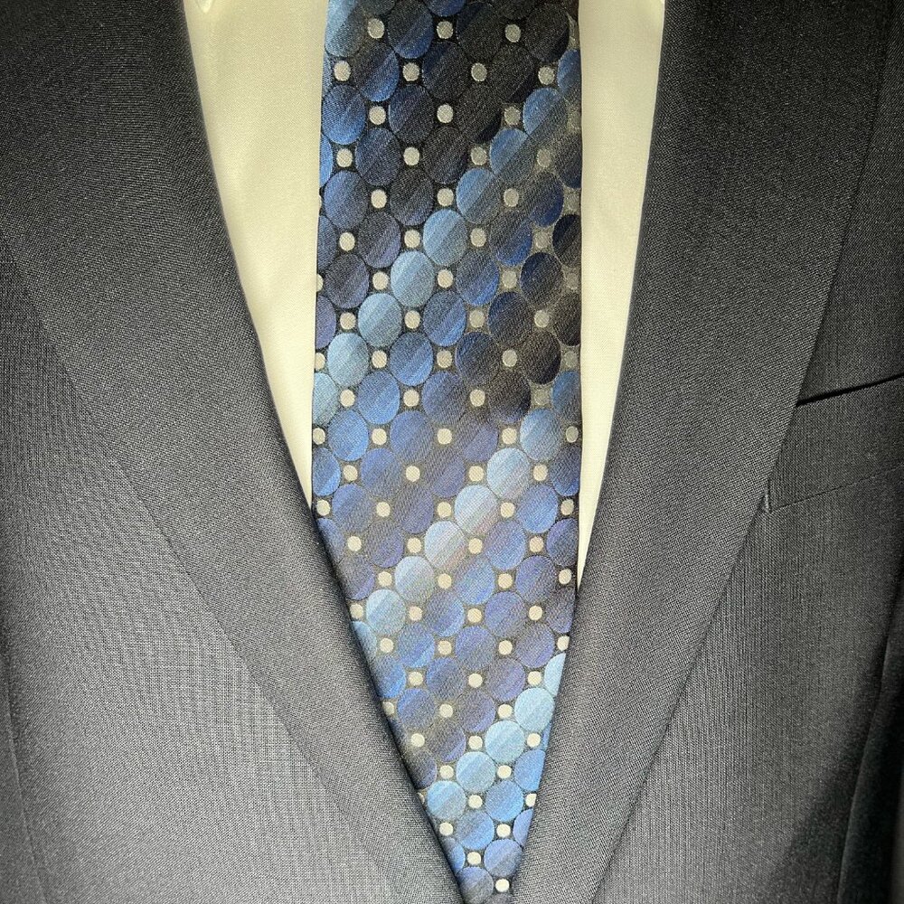 Beautiful Blue tie by Van Heusen
